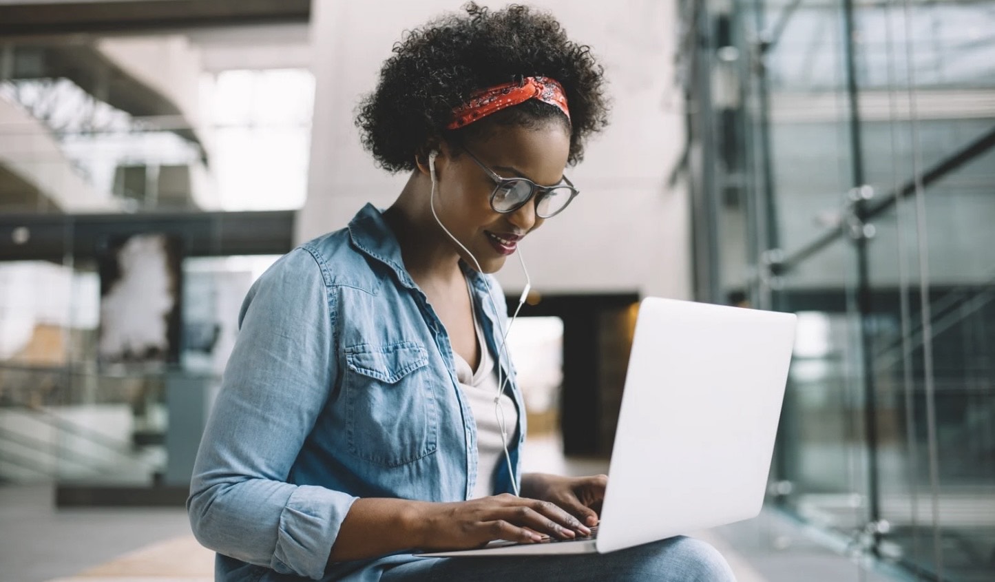 Student enjoying online mentorship